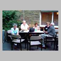 080-2361 19. Treffen vom 3.-5. September 2004 in Loehne - Bei wunderschoenem Wetter warten die Teilnehmer auf die angekuendigten Darbietungen.JPG